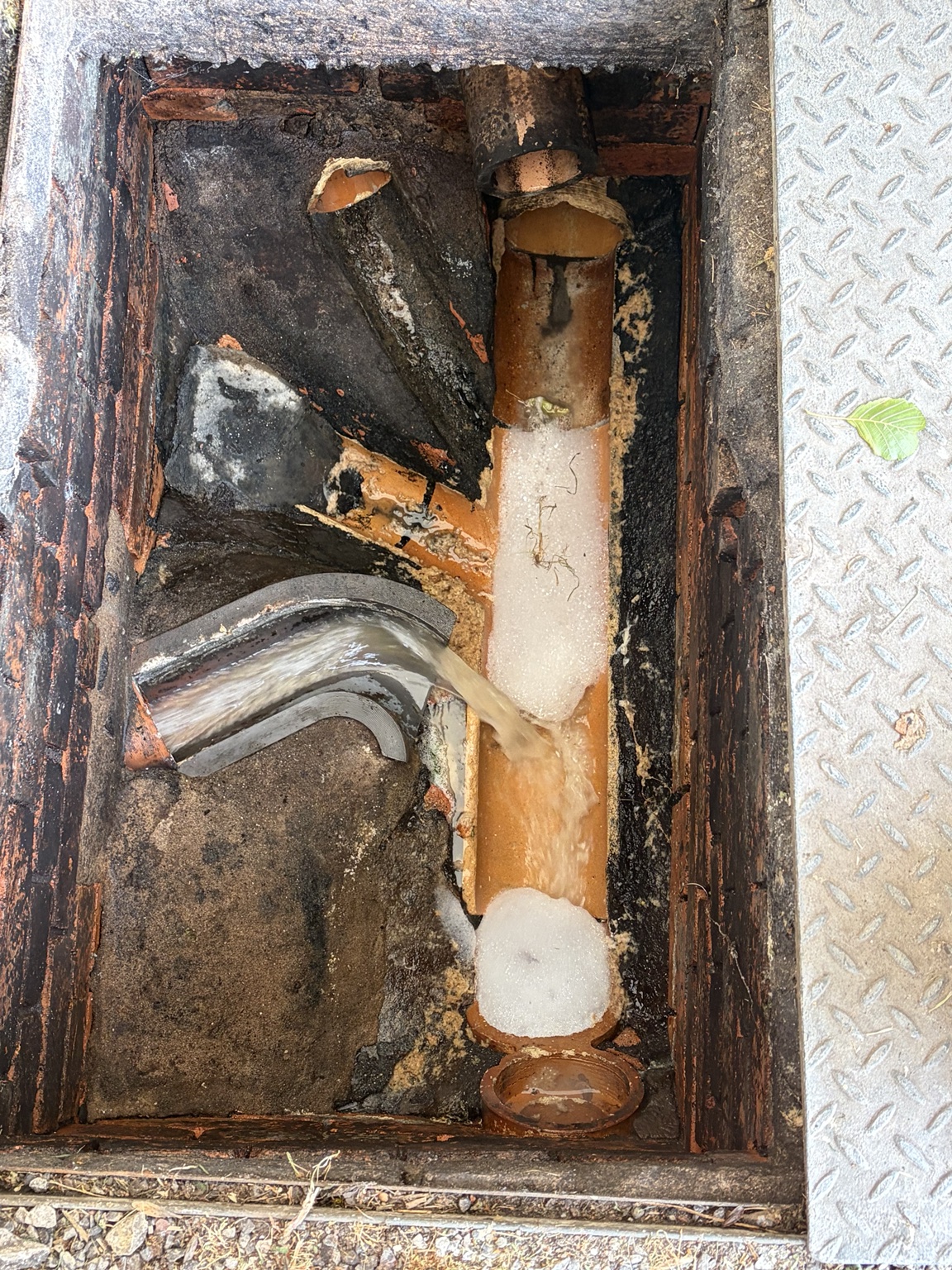 Inspection chamber after blockage clearance and wash down
